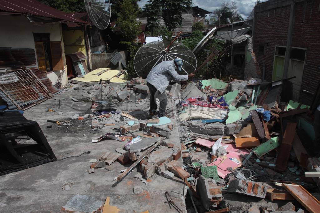 Gempa Aceh 22 orang...