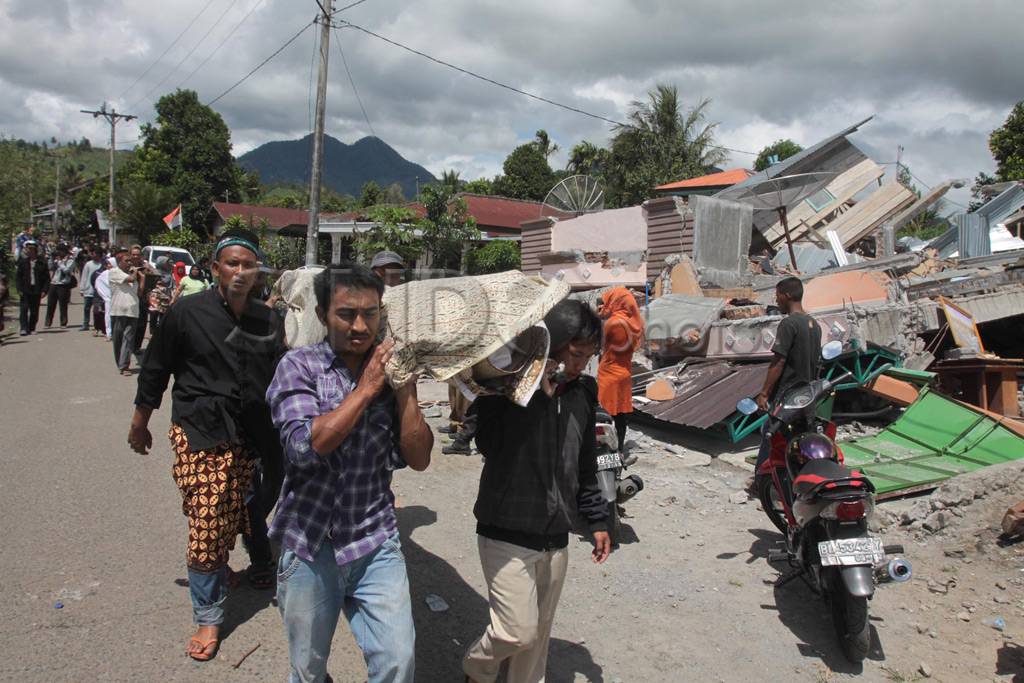 Gempa Aceh 22 orang...