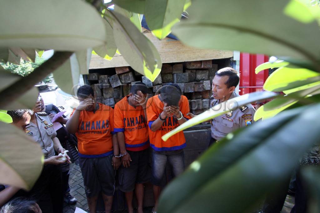 Polisi sita kayu jati...