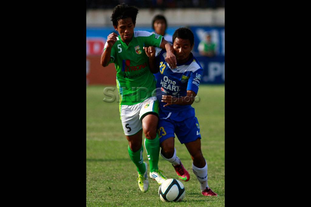 Main di kandang Persib...