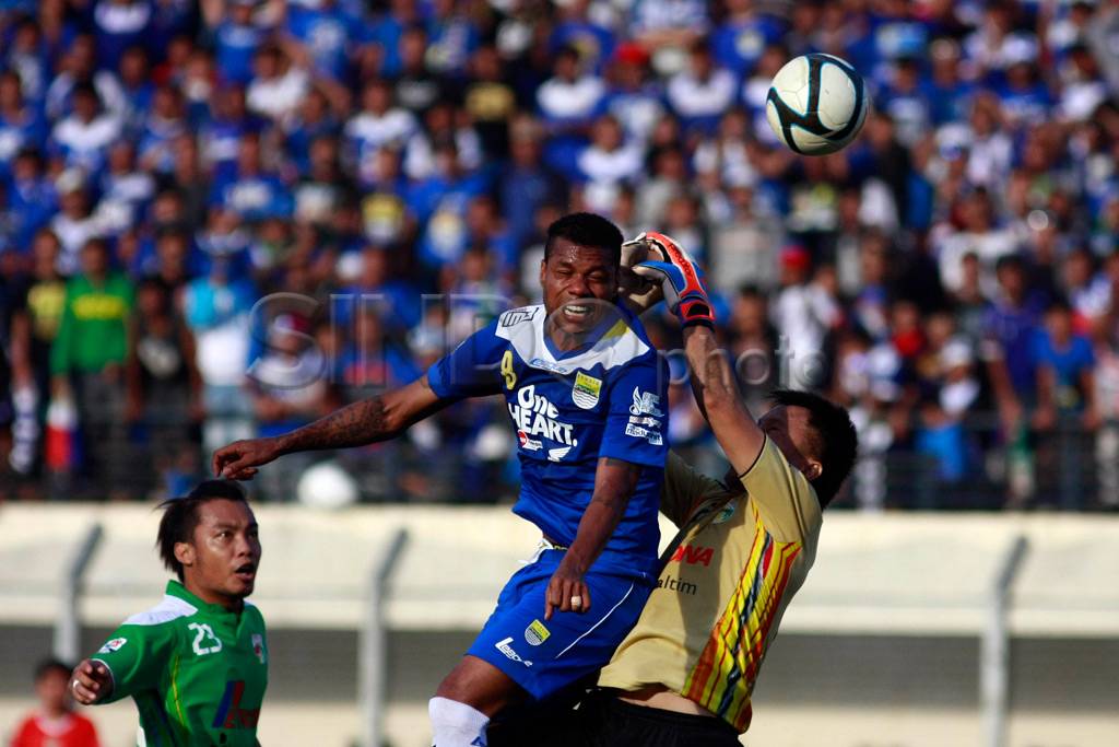 Main di kandang Persib...