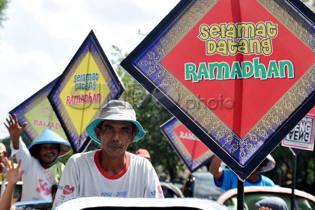 Konvoi becak sambut...