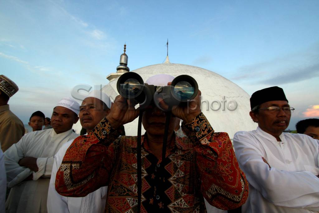 Hilal tidak tampak di...