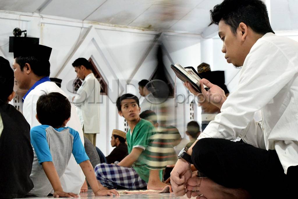 Shalat tarawih pertama...