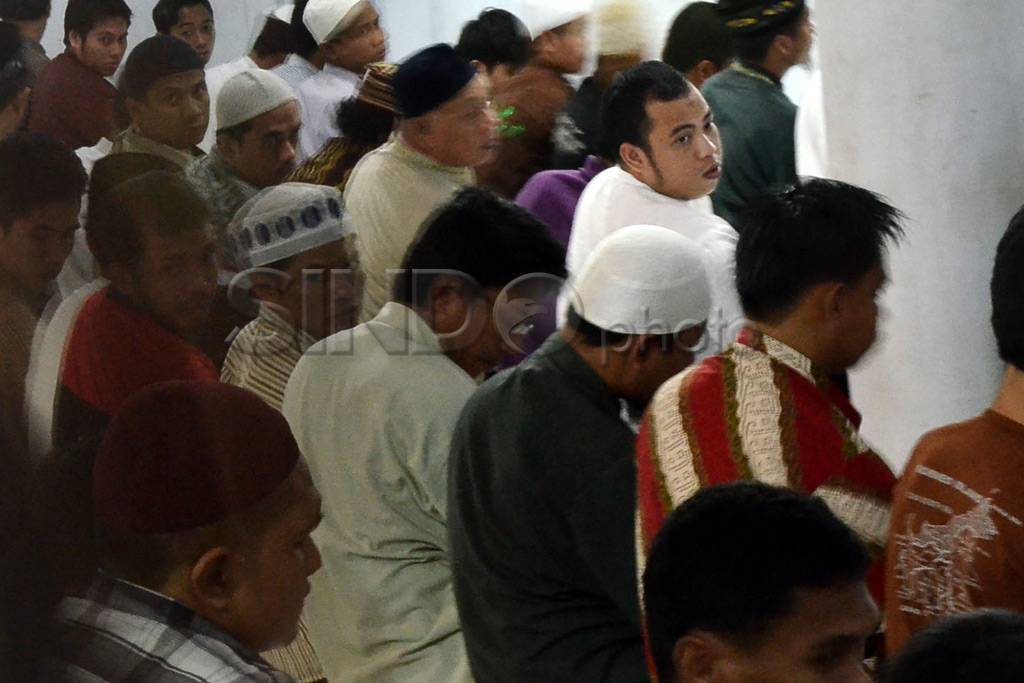 Shalat tarawih pertama...