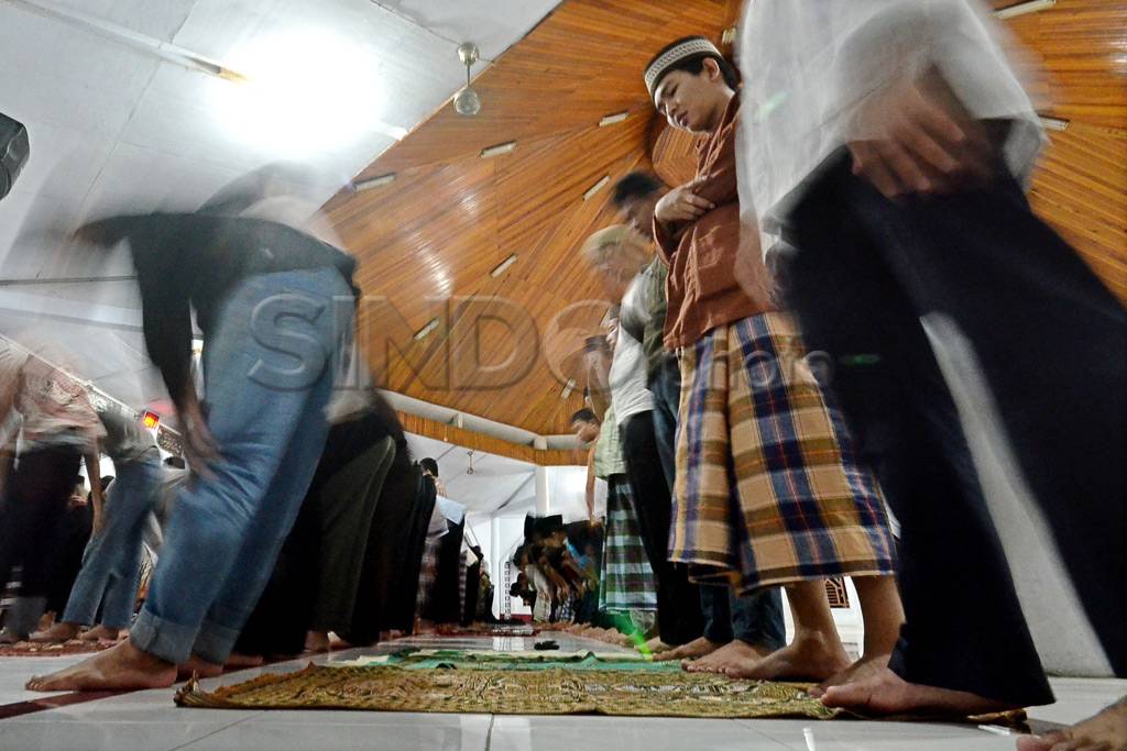 Shalat tarawih pertama...
