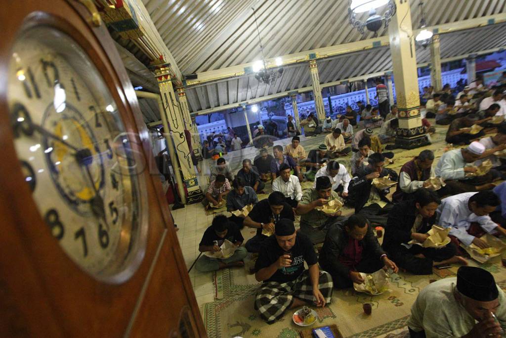 Buka puasa di masjid...