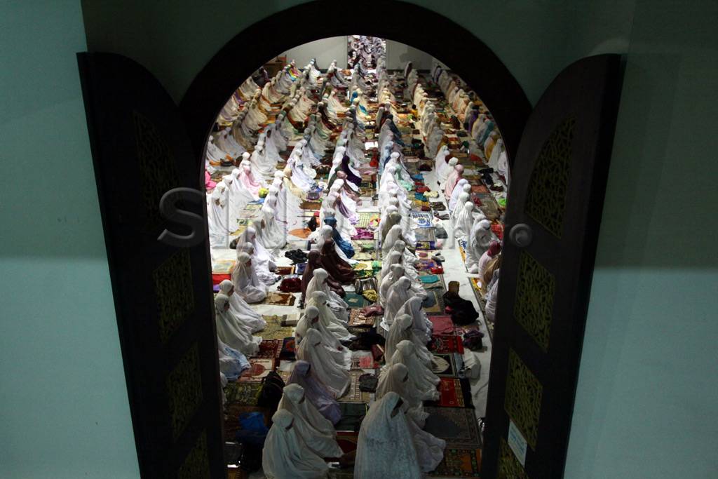 Tarawih pertama di Masjid...