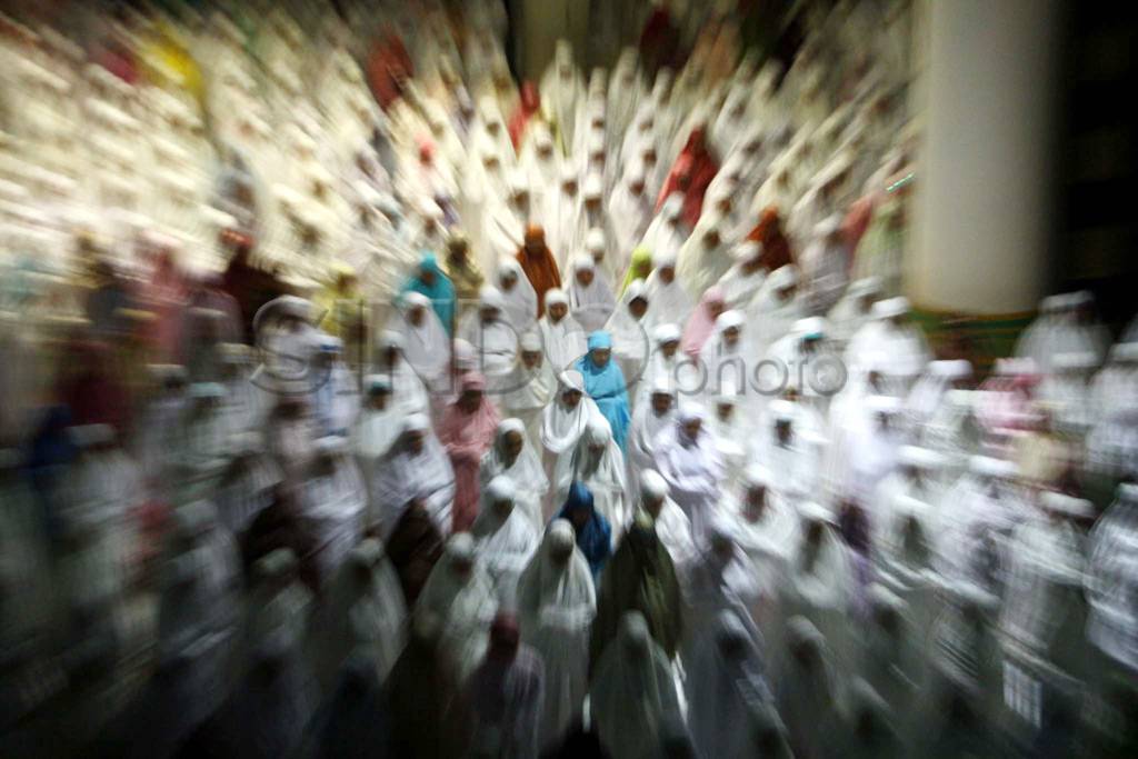 Tarawih pertama di Masjid...