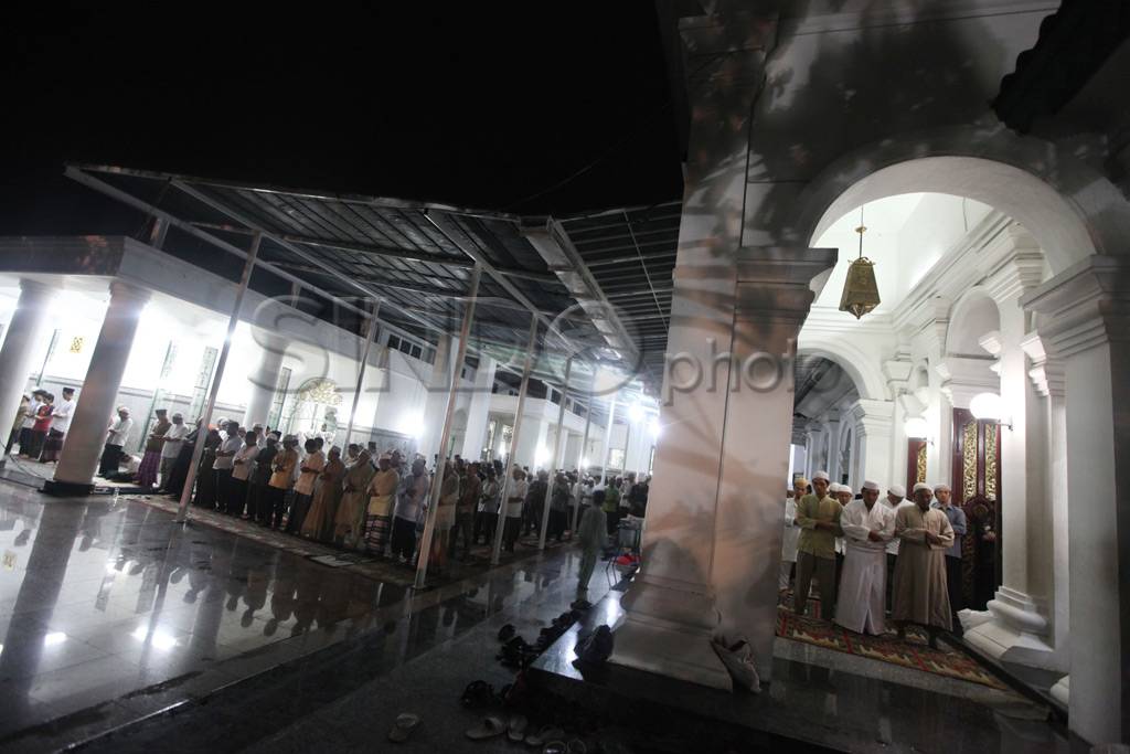 Diguyur hujan, Masjid...