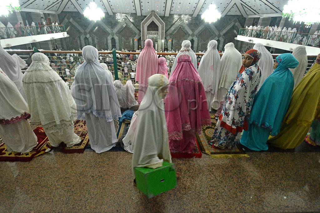 Tarawih pertama di Masjid...