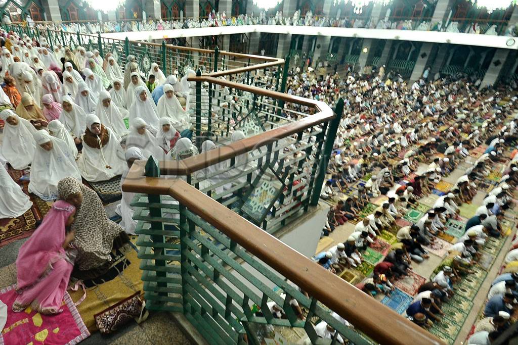 Tarawih pertama di Masjid...