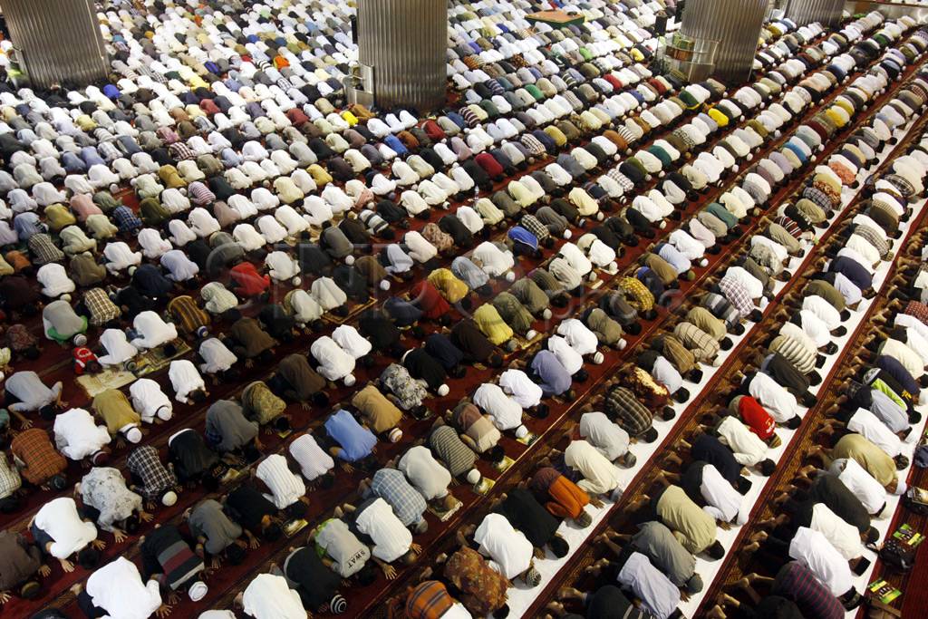 Ribuan umat muslim tarawih...