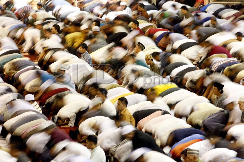 Ribuan umat muslim tarawih...