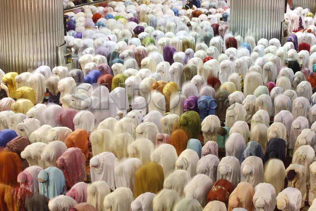 Ribuan umat muslim tarawih...