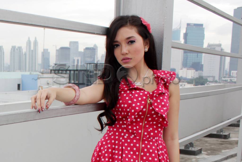 Manda Cello seksi dengan...