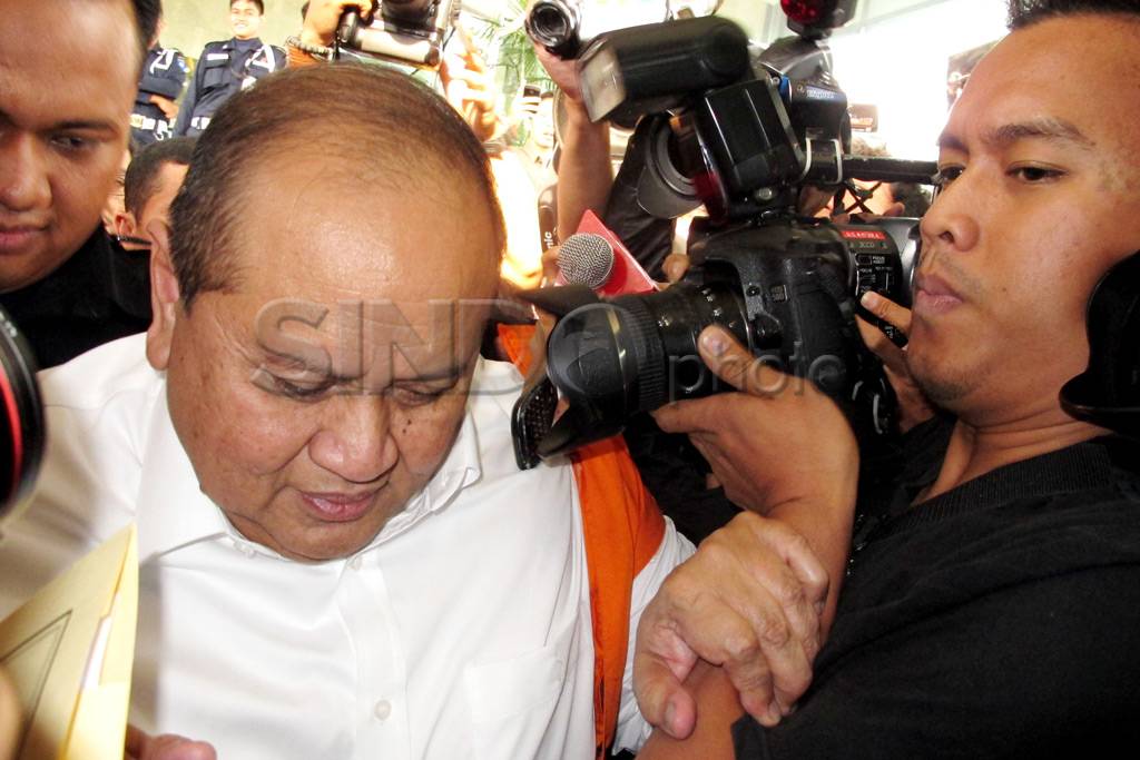 Emir Moeis ditahan KPK...