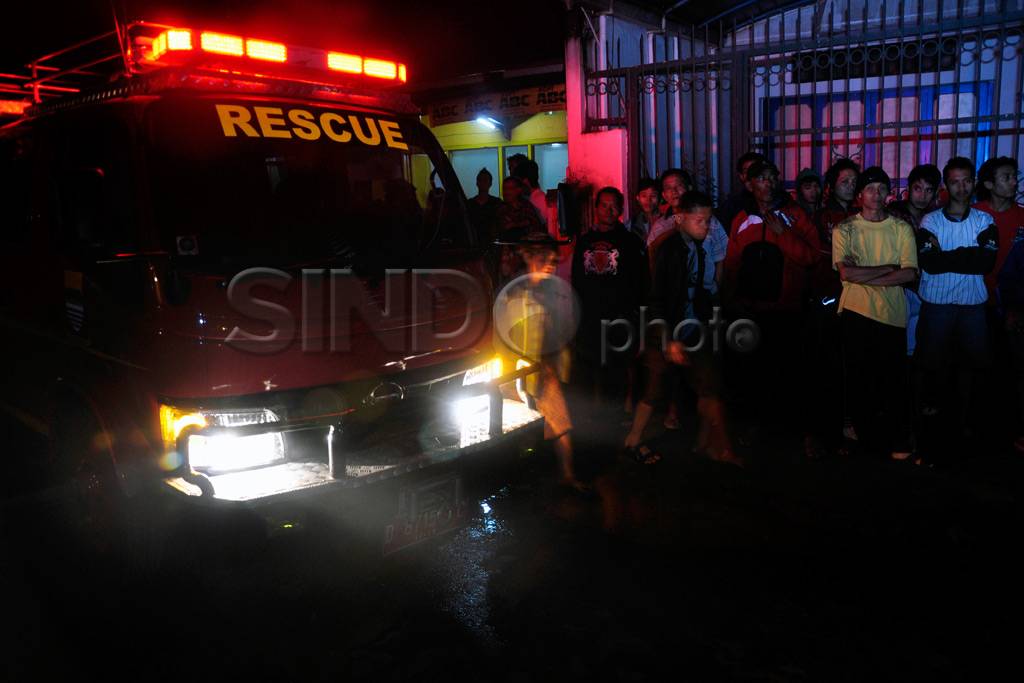 Toko bangunan terbakar...