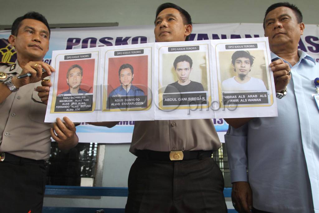 Polisi sebar foto empat...