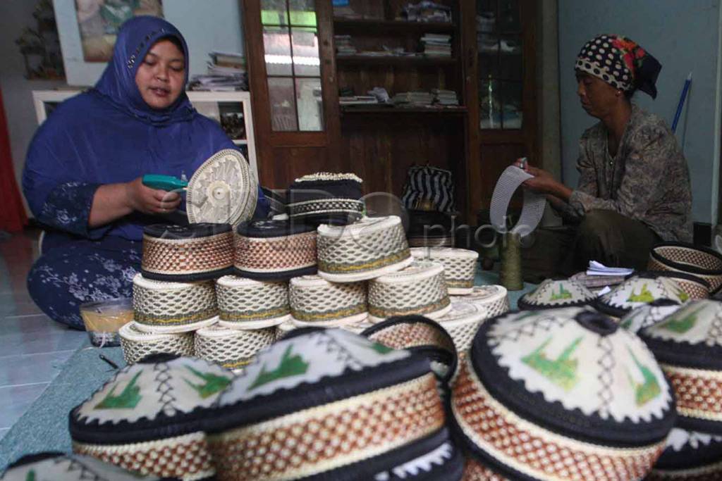 Permintaan Peci Rajut...