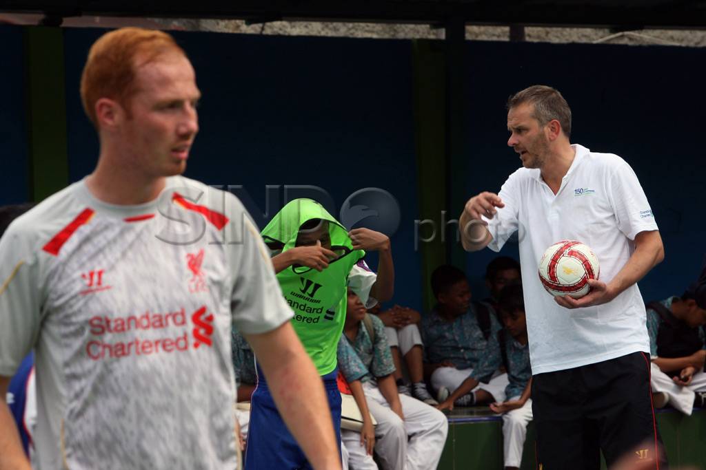Aksi Dietmar Hamann...