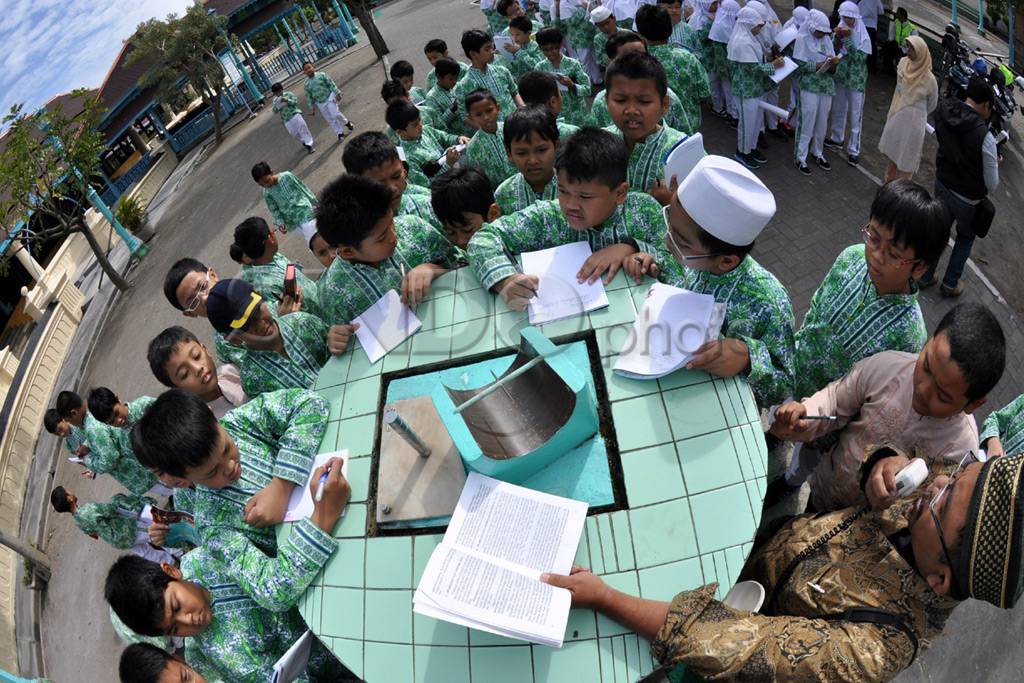 Siswa SD kunjungi Masjid...