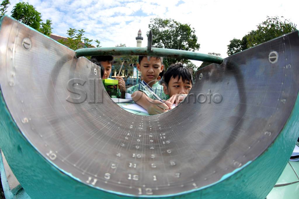 Siswa SD kunjungi Masjid...