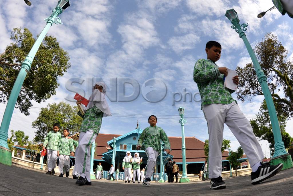 Siswa SD kunjungi Masjid...