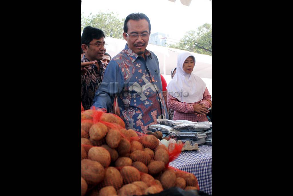 Mentan tinjau harga...