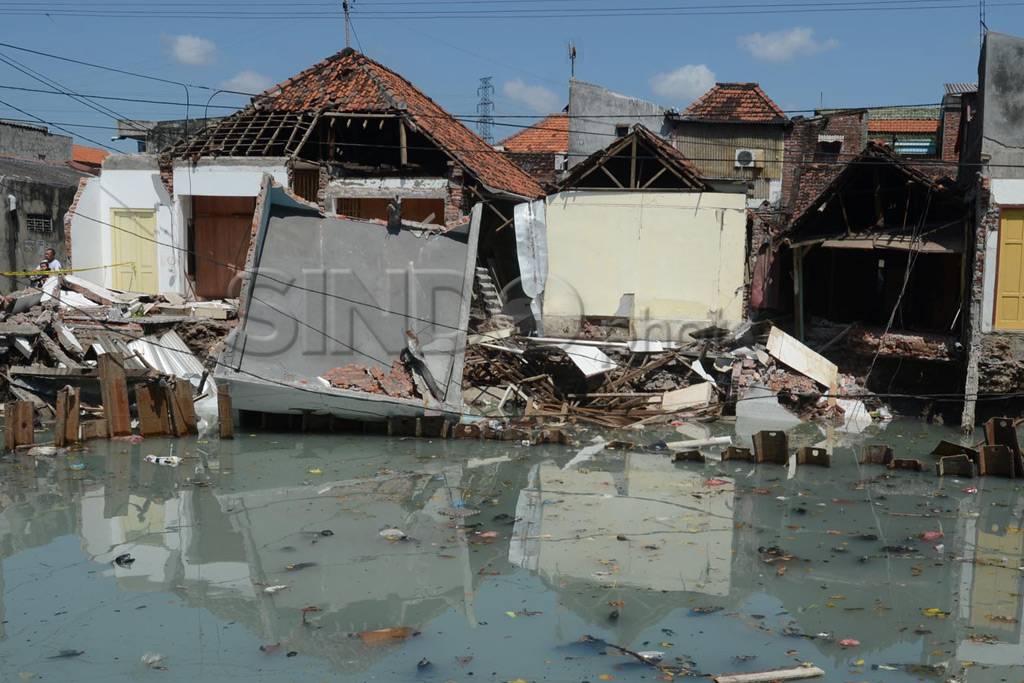 Empat rumah ambruk akibat...