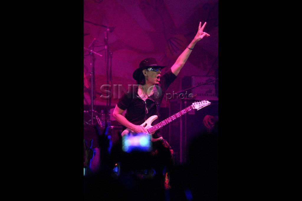 Sayatan gitar Steve...