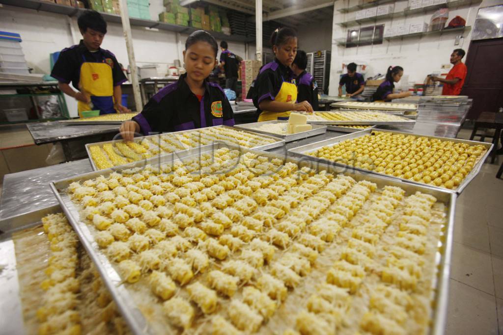 Pesanan kue kering meningkat...