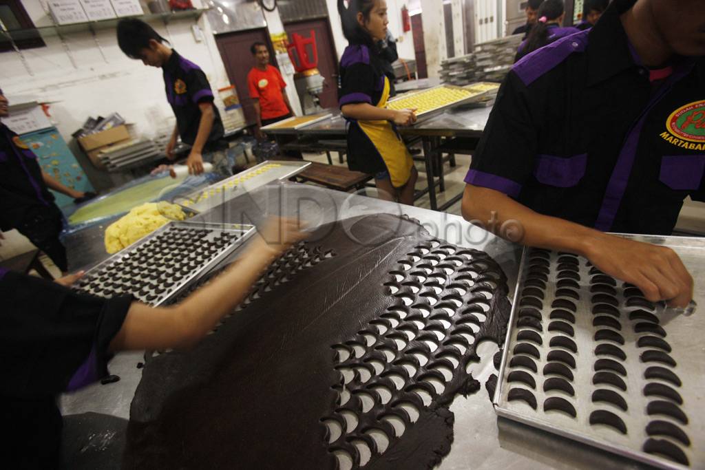 Pesanan kue kering meningkat...