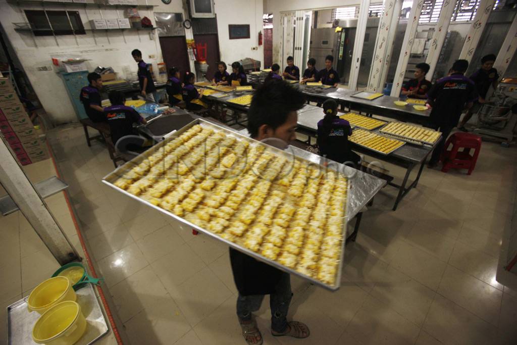 Pesanan kue kering meningkat...