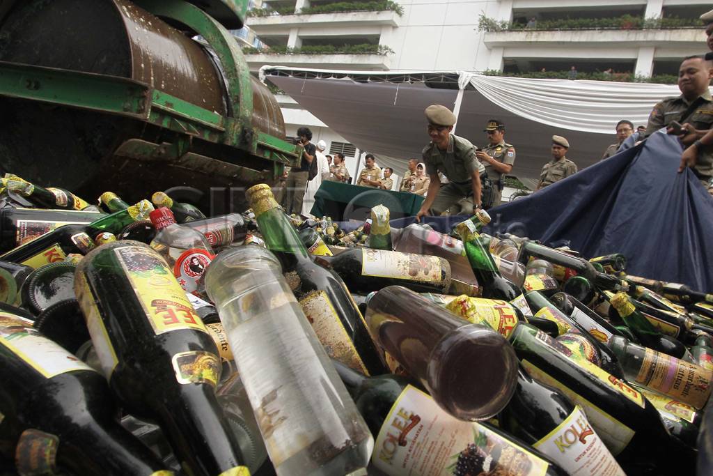 Ribuan botol Miras dimusnahkan