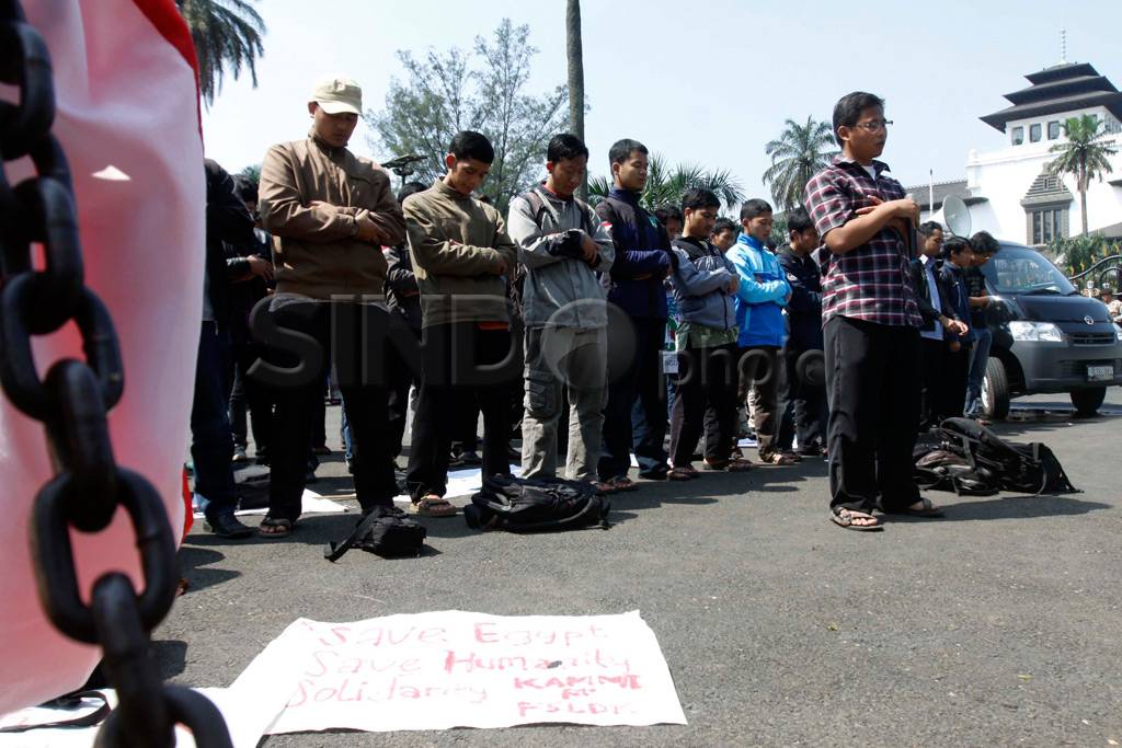 Mahasiswa Bandung desak...
