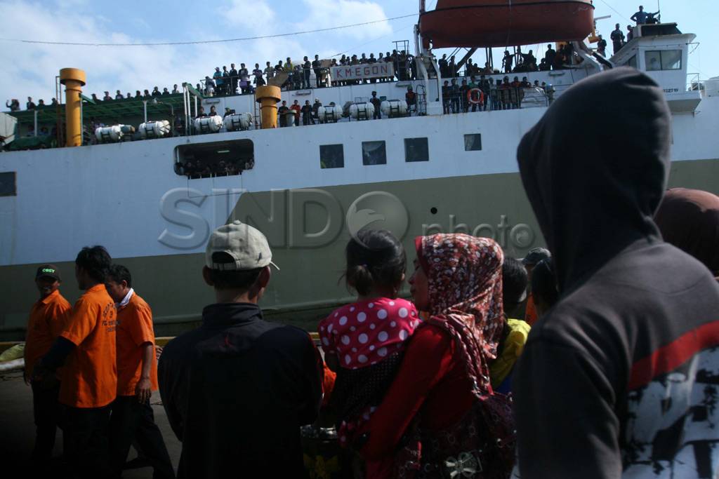 Ribuan pemudik dari...