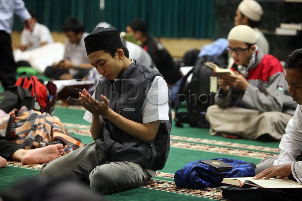 Berusaha raih malam...