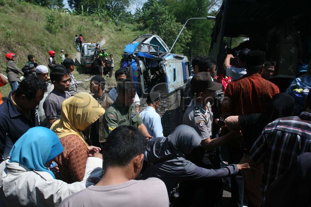 Tabrakan beruntun di...