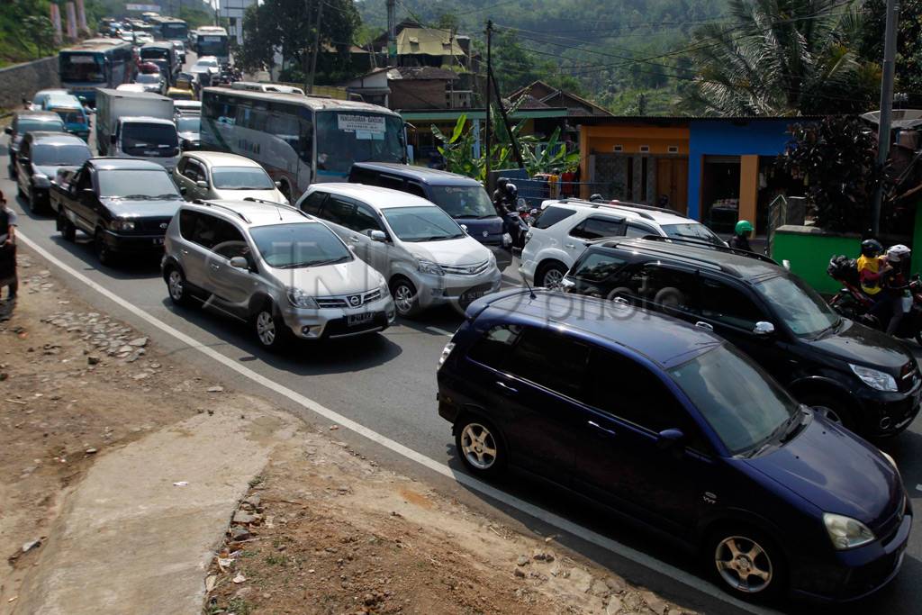 Jalur nagreg macet