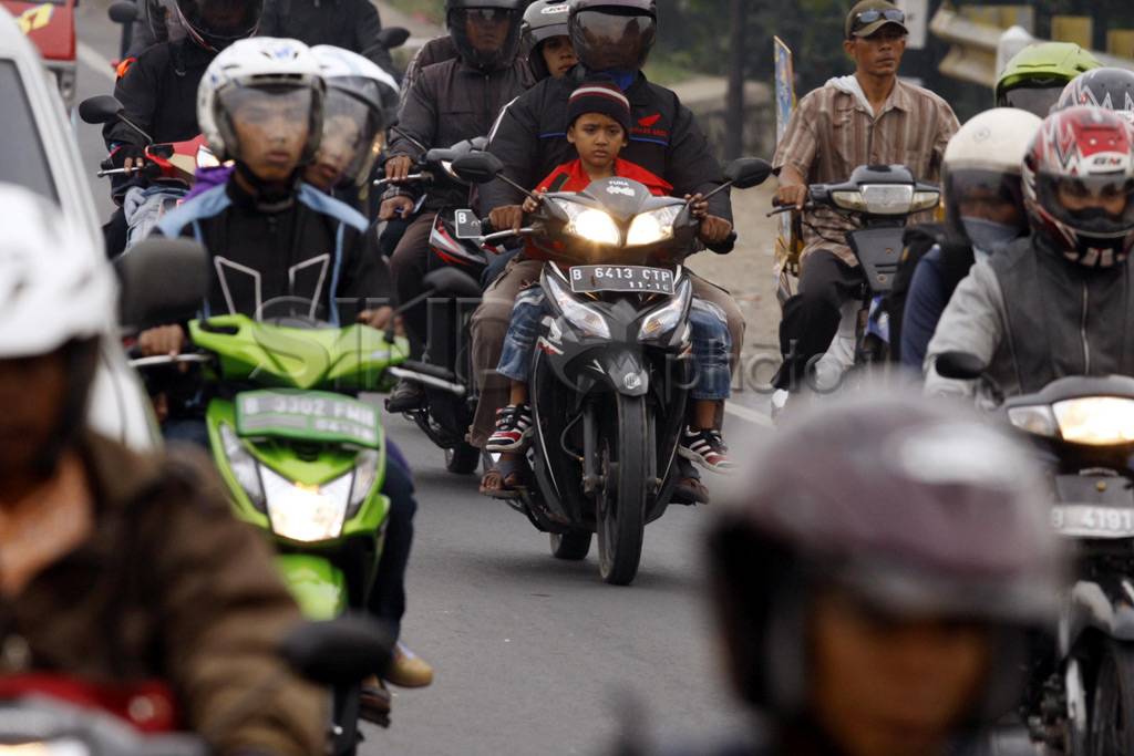 Patokbeusi masih padat...