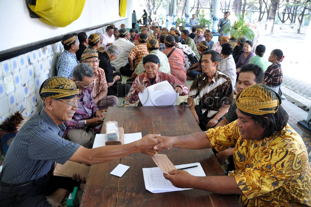 Abdi dalem keraton Surakarta...