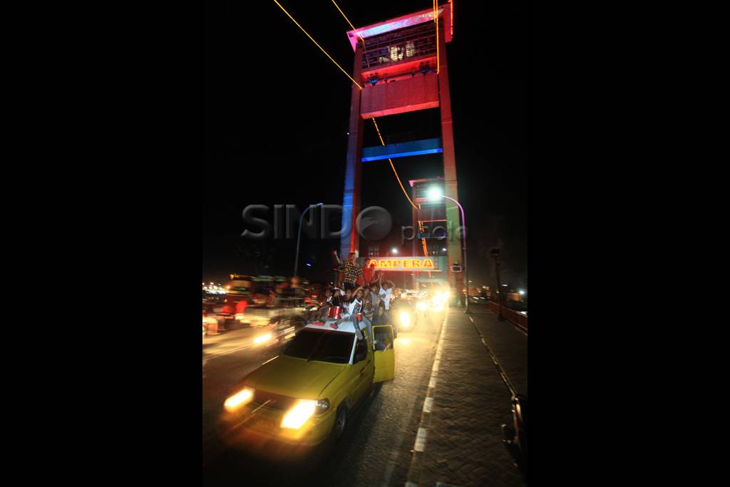 Rayakan Idul Fitri di...