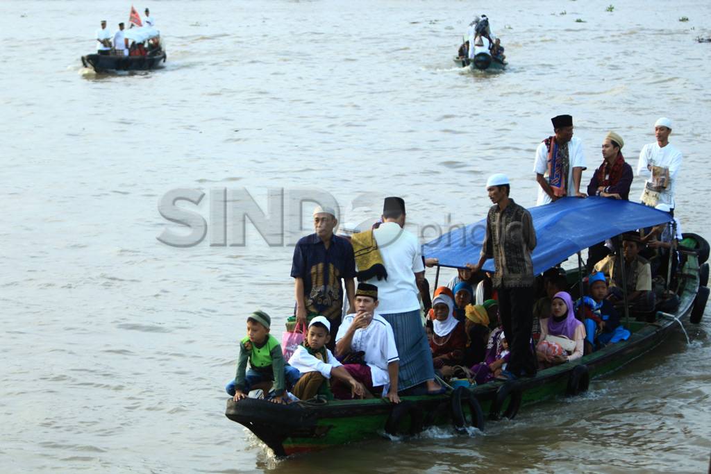 Rayakan Idul Fitri di...