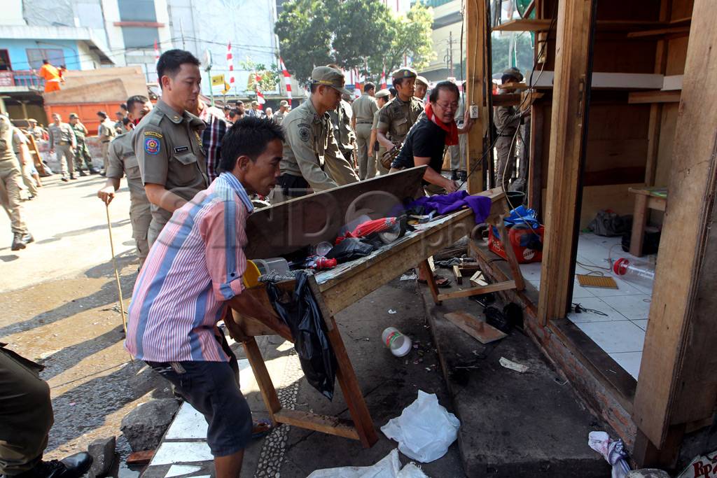 Ratusan aparat gabungan...