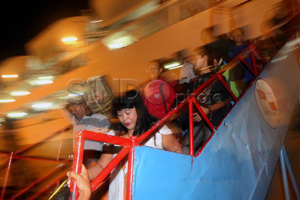 Naiki KM Labobar, pemudik...