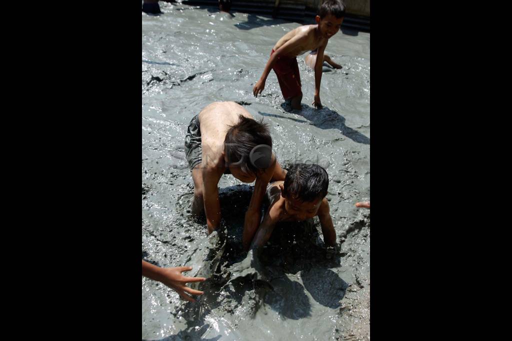 Lomba tangkap ikan