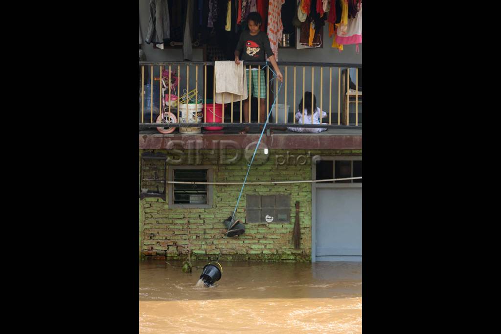 Banjir bandang kepung...