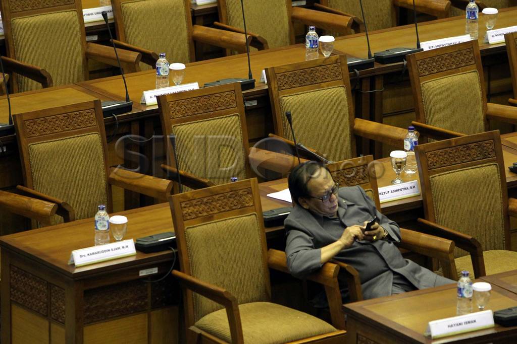 Hampir setengah anggota...