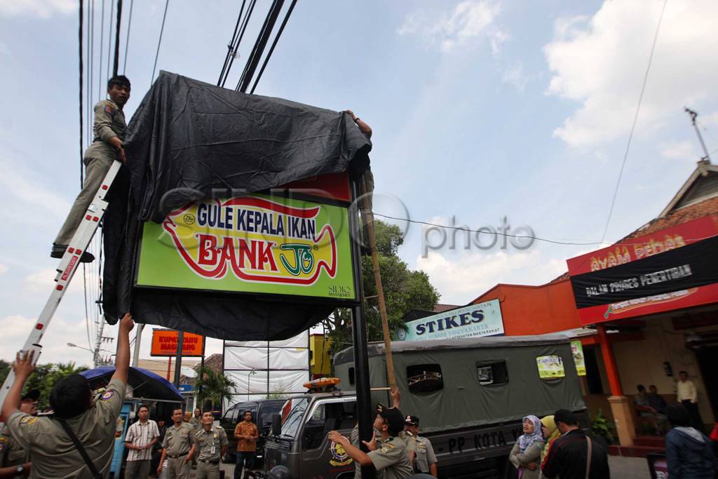 Tidak ada izin, Dinas...